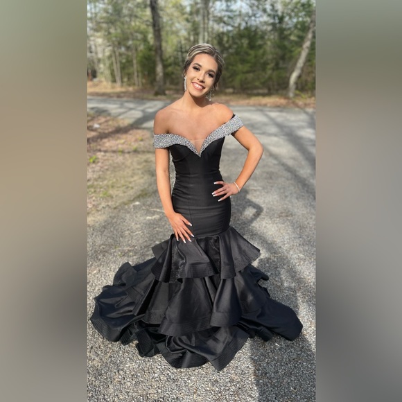 prom dress with beautiful diamond detail in perfect condition only wore once - Picture 1 of 4